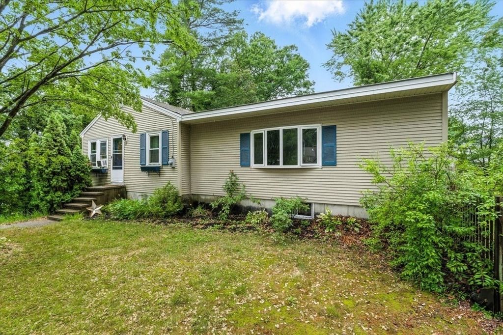 15 Kalmia Road, Holbrook, MA 02343