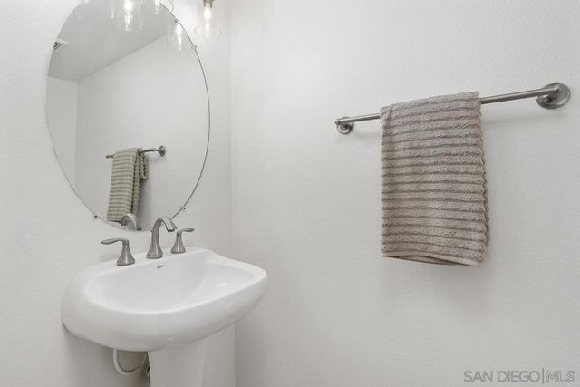 4007 Bluff View Way, Carlsbad, CA 92008