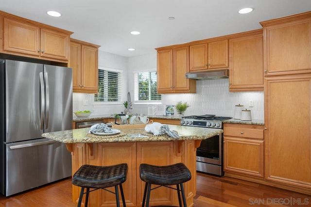 4007 Bluff View Way, Carlsbad, CA 92008