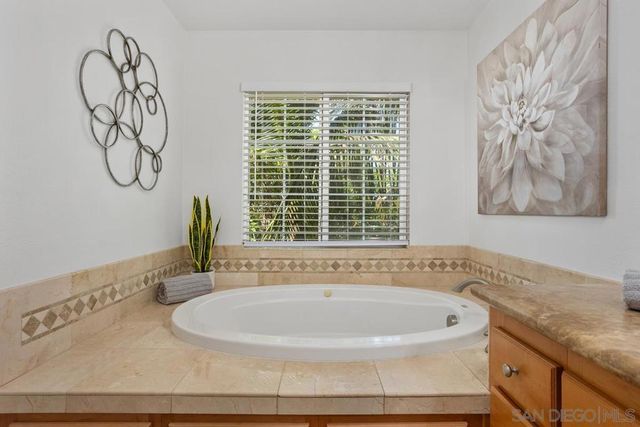 4007 Bluff View Way, Carlsbad, CA 92008