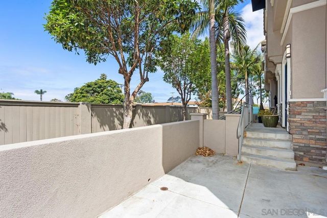 4007 Bluff View Way, Carlsbad, CA 92008