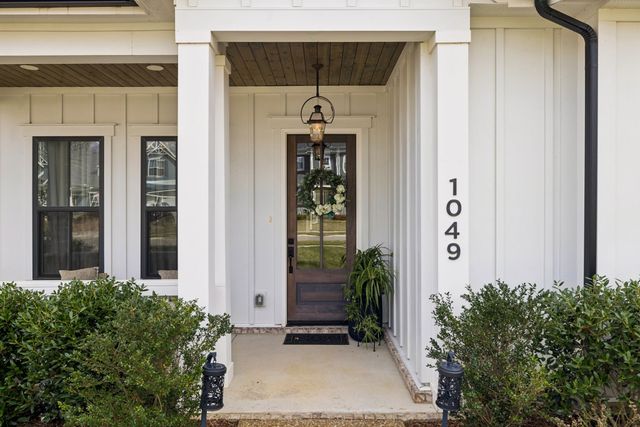 1049 Pine Creek Dr, Arrington, TN 37014