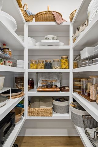 1049 Pine Creek Dr, Arrington, TN 37014