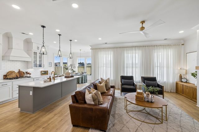 1049 Pine Creek Dr, Arrington, TN 37014