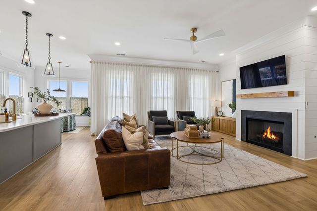 1049 Pine Creek Dr, Arrington, TN 37014