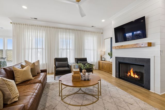 1049 Pine Creek Dr, Arrington, TN 37014