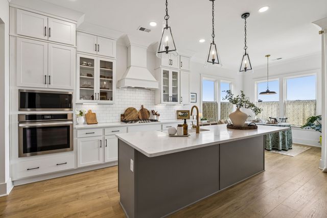 1049 Pine Creek Dr, Arrington, TN 37014