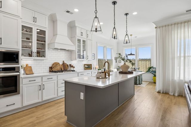 1049 Pine Creek Dr, Arrington, TN 37014