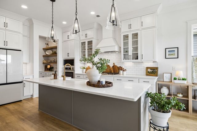 1049 Pine Creek Dr, Arrington, TN 37014