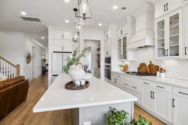 1049 Pine Creek Dr, Arrington, TN 37014