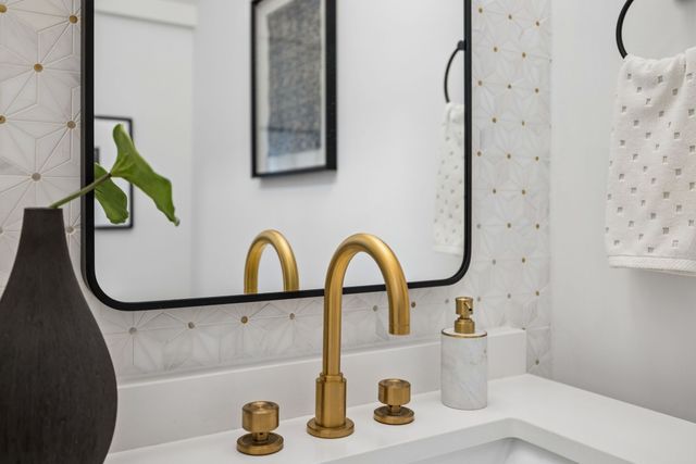 1049 Pine Creek Dr, Arrington, TN 37014