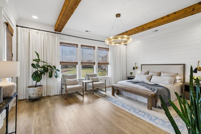 1049 Pine Creek Dr, Arrington, TN 37014