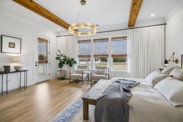 1049 Pine Creek Dr, Arrington, TN 37014