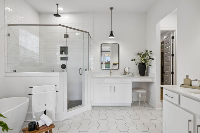 1049 Pine Creek Dr, Arrington, TN 37014