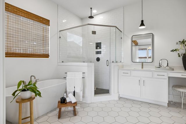 1049 Pine Creek Dr, Arrington, TN 37014