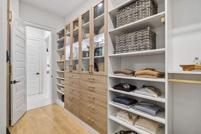 1049 Pine Creek Dr, Arrington, TN 37014