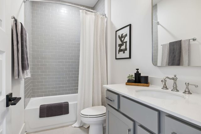 1049 Pine Creek Dr, Arrington, TN 37014