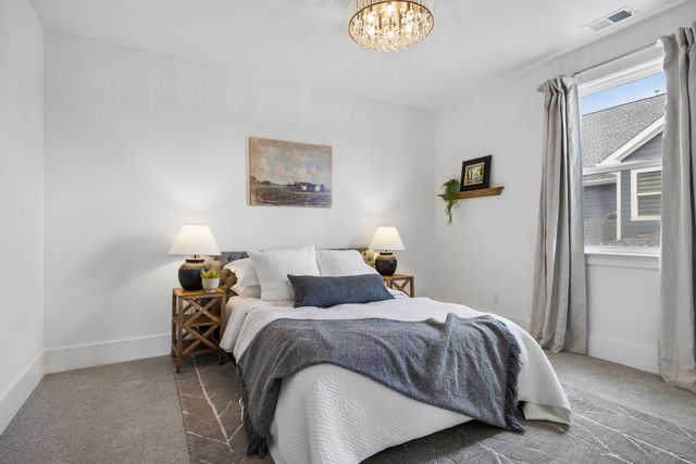 1049 Pine Creek Dr, Arrington, TN 37014