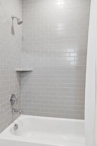 1049 Pine Creek Dr, Arrington, TN 37014