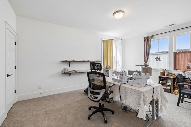 1049 Pine Creek Dr, Arrington, TN 37014