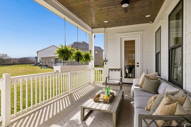 1049 Pine Creek Dr, Arrington, TN 37014