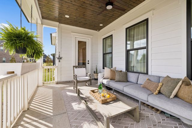 1049 Pine Creek Dr, Arrington, TN 37014