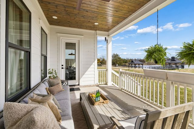 1049 Pine Creek Dr, Arrington, TN 37014