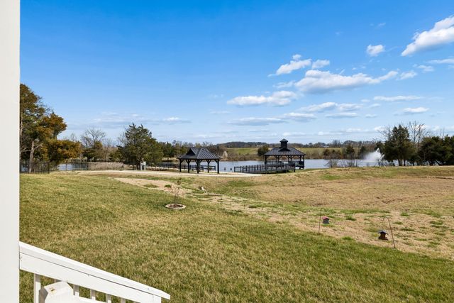 1049 Pine Creek Dr, Arrington, TN 37014