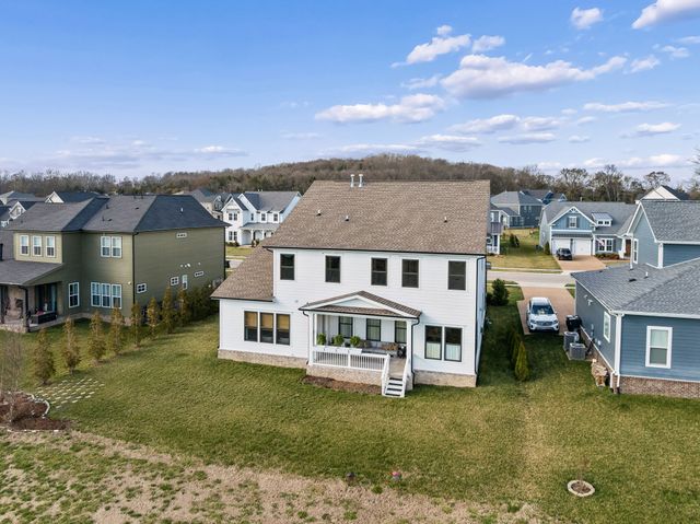 1049 Pine Creek Dr, Arrington, TN 37014