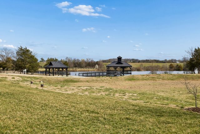 1049 Pine Creek Dr, Arrington, TN 37014