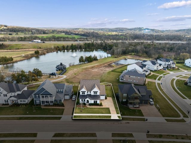 1049 Pine Creek Dr, Arrington, TN 37014