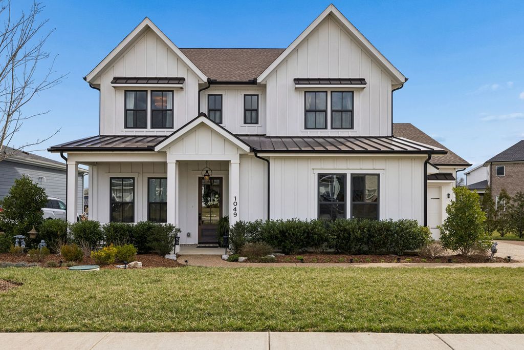 1049 Pine Creek Dr, Arrington, TN 37014