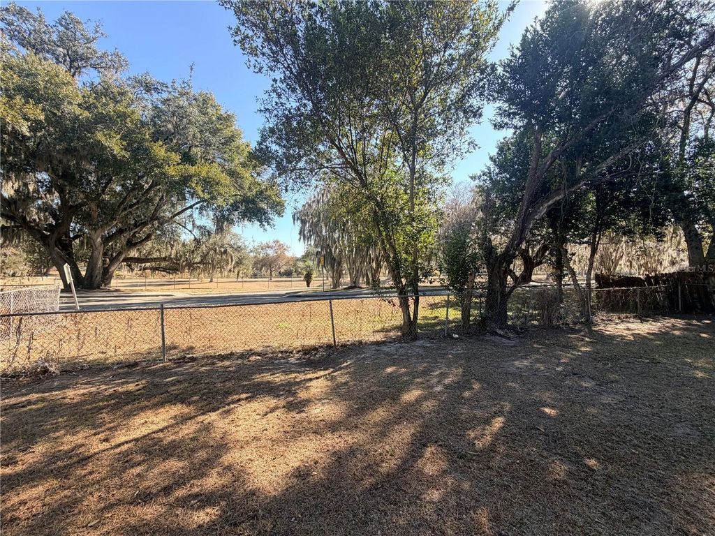 Image 4 of property listing at 1890 E VALENCIA DRIVE, Bartow, FL 33830