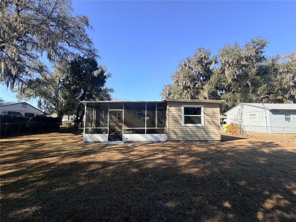 Image 31 of property listing at 1890 E VALENCIA DRIVE, Bartow, FL 33830