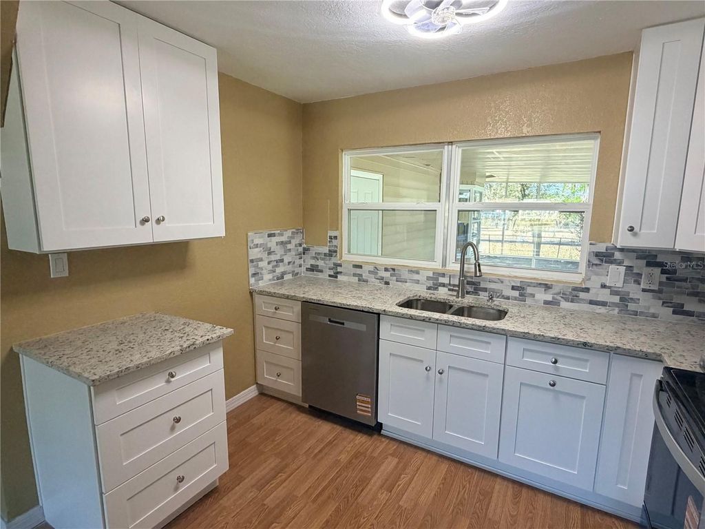 Image 5 of property listing at 1890 E VALENCIA DRIVE, Bartow, FL 33830