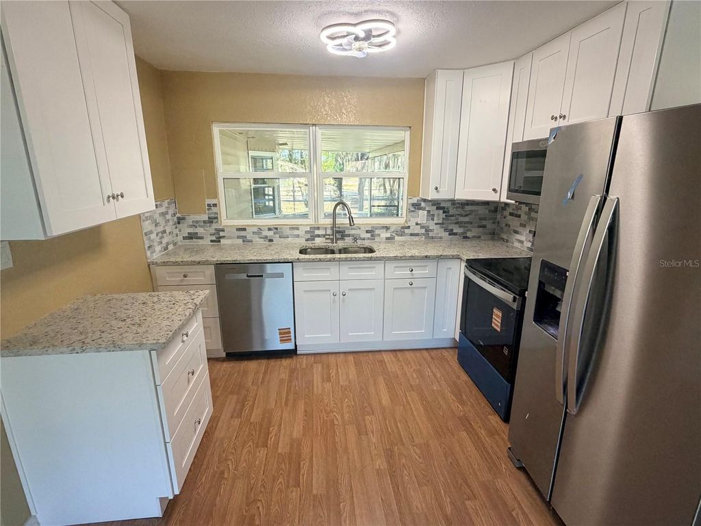 Image 6 of property listing at 1890 E VALENCIA DRIVE, Bartow, FL 33830