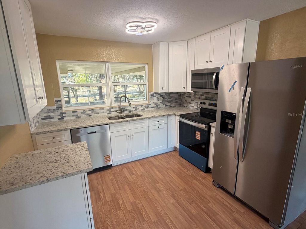 Image 8 of property listing at 1890 E VALENCIA DRIVE, Bartow, FL 33830