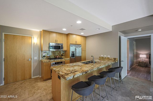 7117 E RANCHO VISTA Drive 2004, Scottsdale, AZ 85251