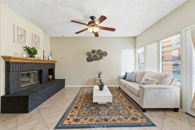 42339 Round Hill, Lancaster, CA 93536