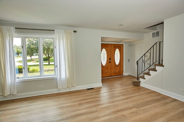 502 Hingham Lane, Schaumburg, IL 60193