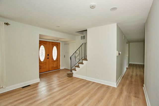 502 Hingham Lane, Schaumburg, IL 60193