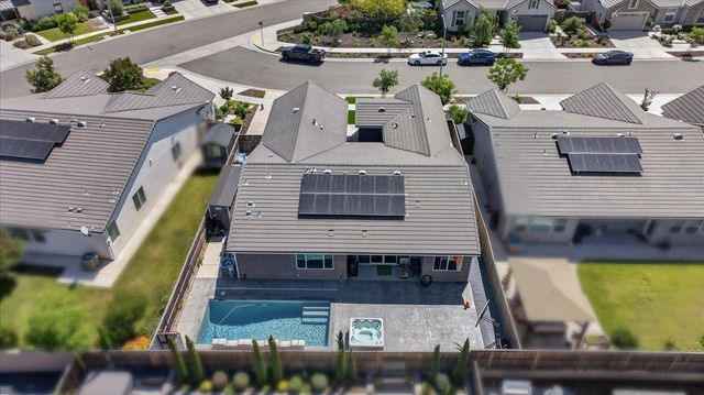 2086 N Phillip Avenue, Clovis, CA 93619