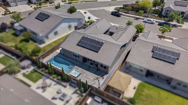 2086 N Phillip Avenue, Clovis, CA 93619