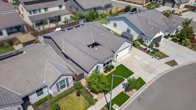 2086 N Phillip Avenue, Clovis, CA 93619