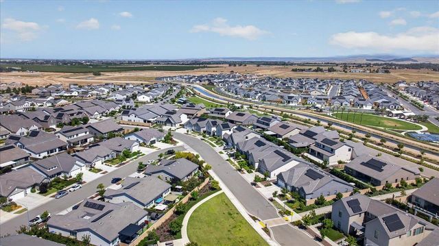 2086 N Phillip Avenue, Clovis, CA 93619