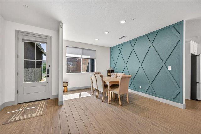 2086 N Phillip Avenue, Clovis, CA 93619