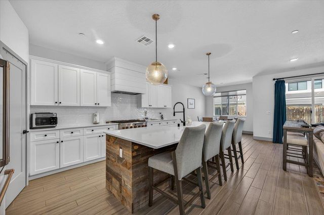 2086 N Phillip Avenue, Clovis, CA 93619