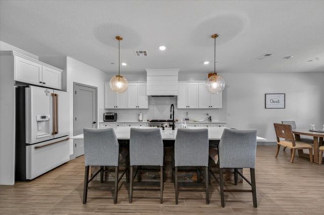 2086 N Phillip Avenue, Clovis, CA 93619