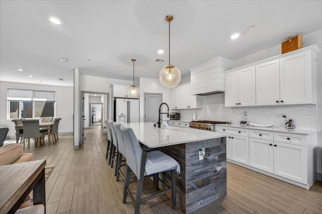 2086 N Phillip Avenue, Clovis, CA 93619