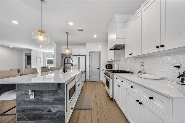 2086 N Phillip Avenue, Clovis, CA 93619